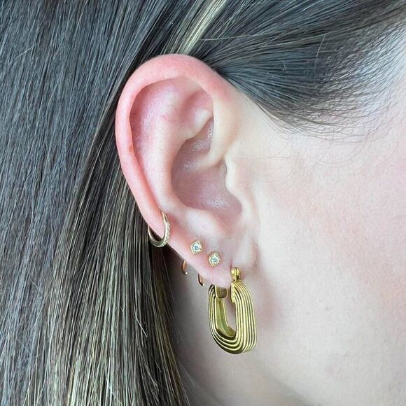 New! “Malia” Gold Square Ribbed Hoop Earrings - Picture 3 of 5